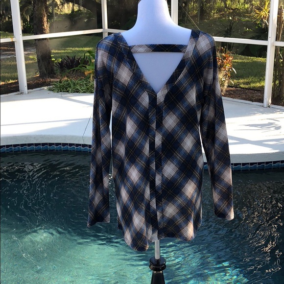 🆕 Gorgeous Blue Plaid V-Neck Top. M-L - Picture 5 of 7